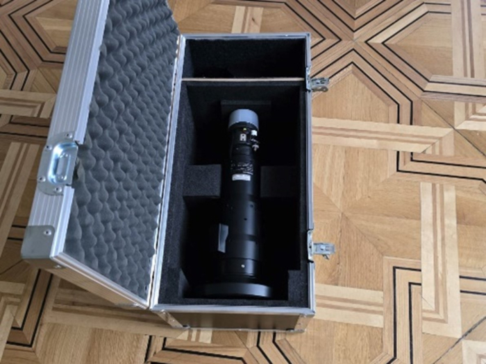 Na zdjęciu obiektyw do projektora panasonic