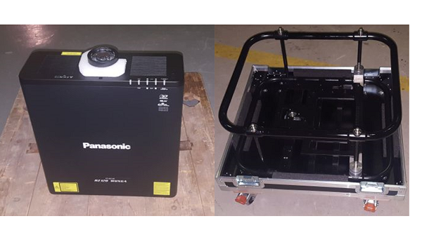 Na zdjęciu projektor multimedialny Panasonic oraz rama montażowa na projektor