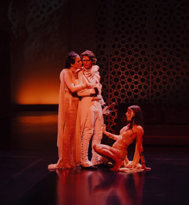 Plakat spektaklu 'Rękopis znaleziony w Saragossie' w Teatrze Polskim w Warszawie.