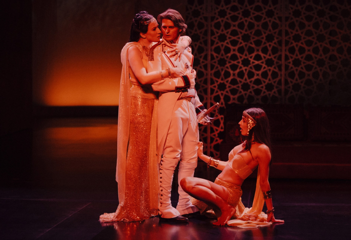 Plakat spektaklu 'Rękopis znaleziony w Saragossie' w Teatrze Polskim w Warszawie.