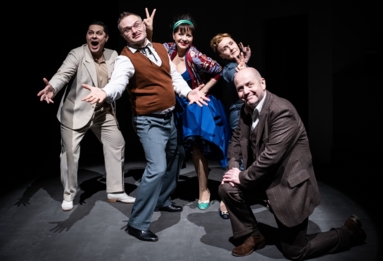 Na zdjęciu aktorzy w spektaklu Czekoladki dla Prezesa