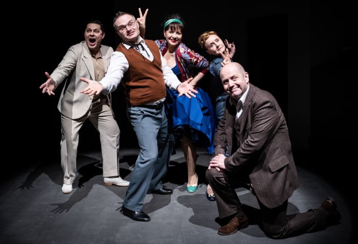 Na zdjęciu aktorzy w spektaklu Czekoladki dla Prezesa