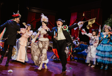 Na zdjęciu aktorzy w spektaklu Dom otwarty