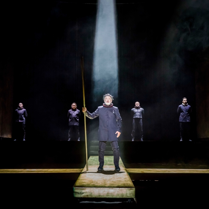 Na zdjęciu Andrzej Seweryn w spektaklu Historia Henryka Czwartego