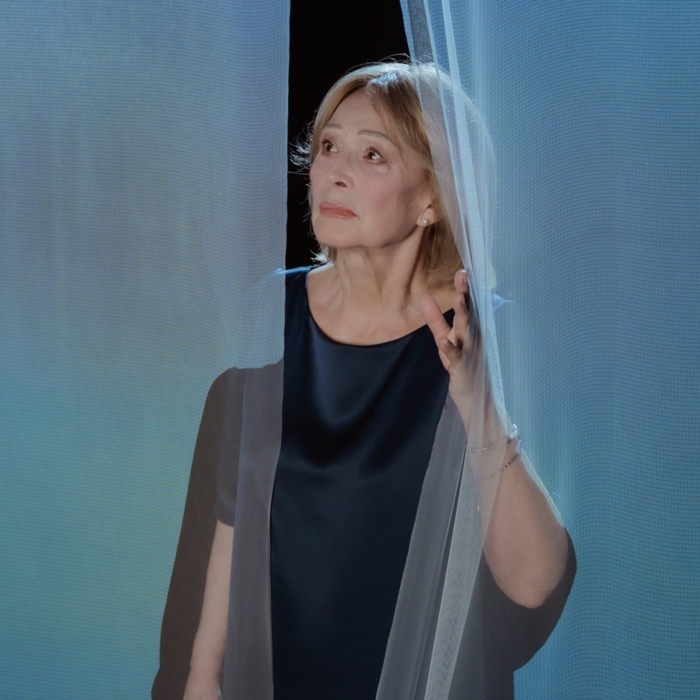 Na zdjęciu Grażyna Barszczewska w spektaklu Kochany, najukochańszy