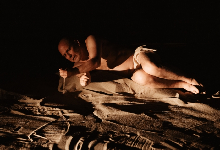 Na zdjęciu Sławomir Grzymkowski w spektaklu Prime Time