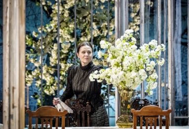 Na zdjęciu Dorota Landowska w spektaklu Wiśniowy sad w Teatrze Polskim w Warszawie