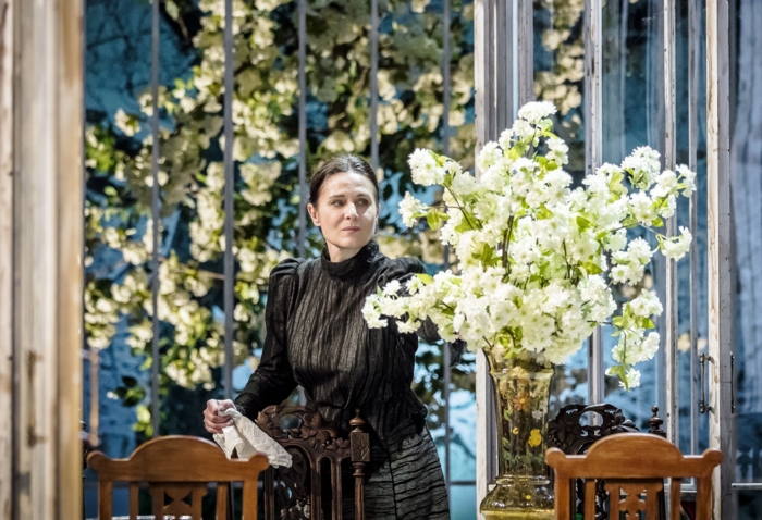 Na zdjęciu Dorota Landowska w spektaklu Wiśniowy sad w Teatrze Polskim w Warszawie