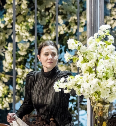 Na zdjęciu Dorota Landowska w spektaklu Wiśniowy sad w Teatrze Polskim w Warszawie