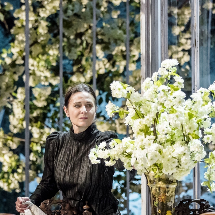 Na zdjęciu Dorota Landowska w spektaklu Wiśniowy sad w Teatrze Polskim w Warszawie