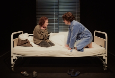 Na zdjęciu Joanna Szczepkowska i Dorota Landowska w spektaklu Separatka