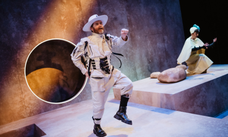 Na zdjęciu aktorzy w spektaklu Mały Książę