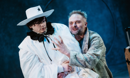 Na zdjęciu aktorzy w spektaklu Mały Książę