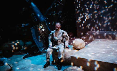 Na zdjęciu aktorzy w spektaklu Mały Książę