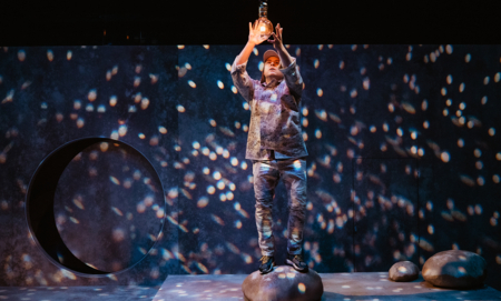 Na zdjęciu aktorzy w spektaklu Mały Książę