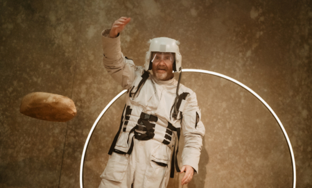 Na zdjęciu aktorzy w spektaklu Mały Książę