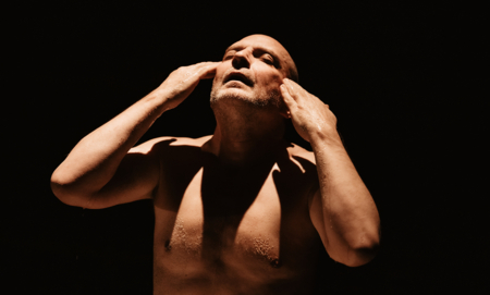 Na zdjęciu aktor Sławomir Grzymkowski w spektaklu Prime Time