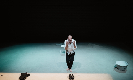 Na zdjęciu aktor Sławomir Grzymkowski w spektaklu Prime Time