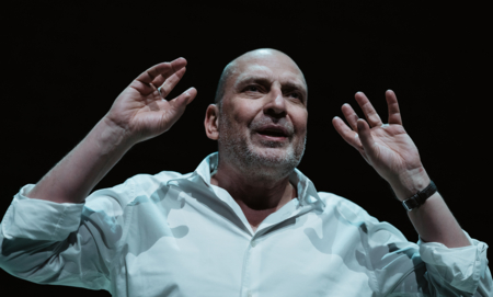 Na zdjęciu aktor Sławomir Grzymkowski w spektaklu Prime Time