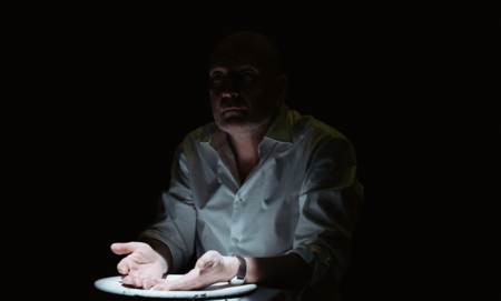 Na zdjęciu aktor Sławomir Grzymkowski w spektaklu Prime Time