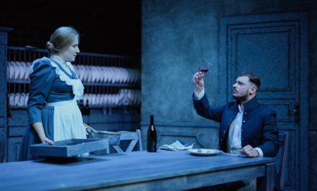 Na zdjęciu aktorzy w spektaklu Panna Julie