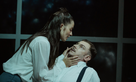 Na zdjęciu aktorzy w spektaklu Panna Julie