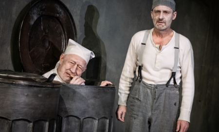 Na zdjęciu aktorzy w spektaklu Końcówka