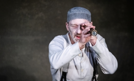 Na zdjęciu aktorzy w spektaklu Końcówka