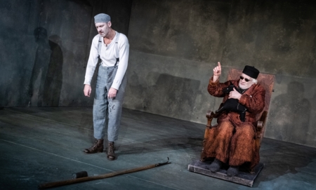 Na zdjęciu aktorzy w spektaklu Końcówka