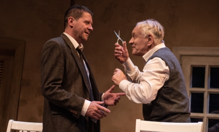 Na zdjęciu aktorzy w spektaklu Deprawator