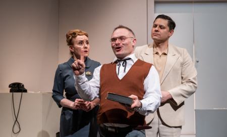 Na zdjęciu aktorzy w spektaklu Czekoladki dla Prezesa