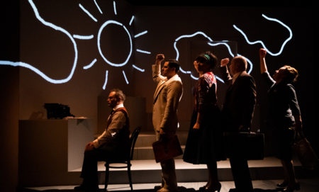 Na zdjęciu aktorzy w spektaklu Czekoladki dla Prezesa