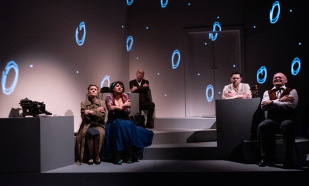 Na zdjęciu aktorzy w spektaklu Czekoladki dla Prezesa