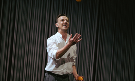 Na zdjęciu aktorzy w spektaklu Charków Charków