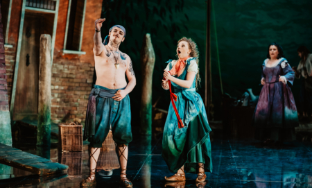 Na zdjęciu aktorzy w spektaklu Awantura w Chioggi