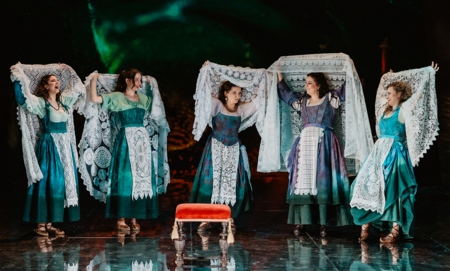 Na zdjęciu aktorzy w spektaklu Awantura w Chioggi