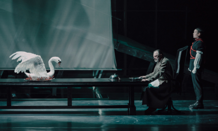 Na zdjęciu aktorzy w spektaklu Opowieść wigilijna