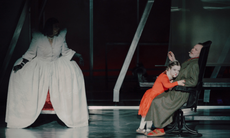 Na zdjęciu aktorzy w spektaklu Opowieść wigilijna