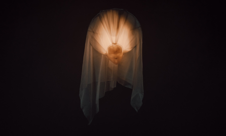 Na zdjęciu aktorzy w spektaklu Opowieść wigilijna