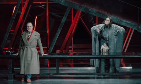 Na zdjęciu aktorzy w spektaklu Opowieść wigilijna