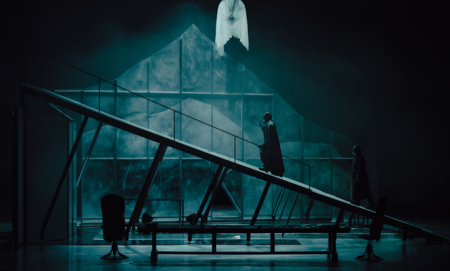 Na zdjęciu aktorzy w spektaklu Opowieść wigilijna