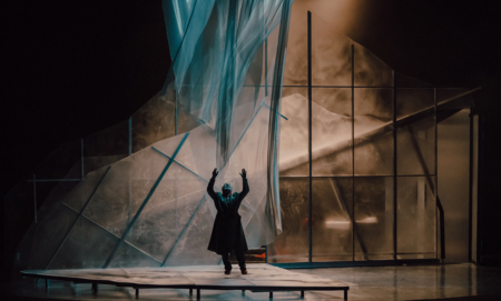 Na zdjęciu aktorzy w spektaklu Opowieść wigilijna