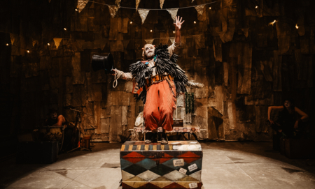 Na zdjęciu aktorzy w spektaklu Przygody Koziołka Matołka