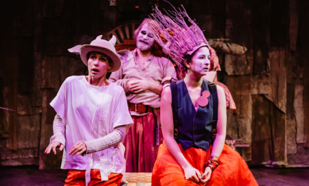 Na zdjęciu aktorzy w spektaklu Przygody Koziołka Matołka