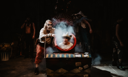 Na zdjęciu aktorzy w spektaklu Przygody Koziołka Matołka