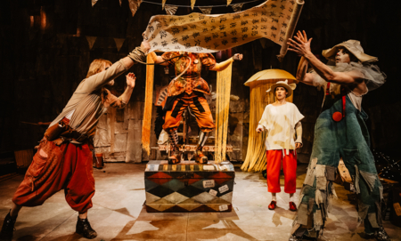 Na zdjęciu aktorzy w spektaklu Przygody Koziołka Matołka