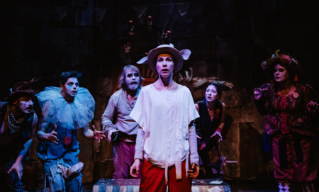 Na zdjęciu aktorzy w spektaklu Przygody Koziołka Matołka