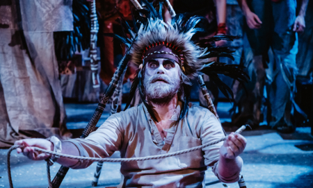 Na zdjęciu aktorzy w spektaklu Przygody Koziołka Matołka