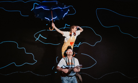 Na zdjęciu aktorzy w spektaklu Karolcia