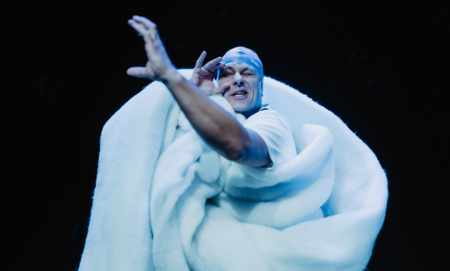 Na zdjęciu aktorzy w spektaklu Karolcia